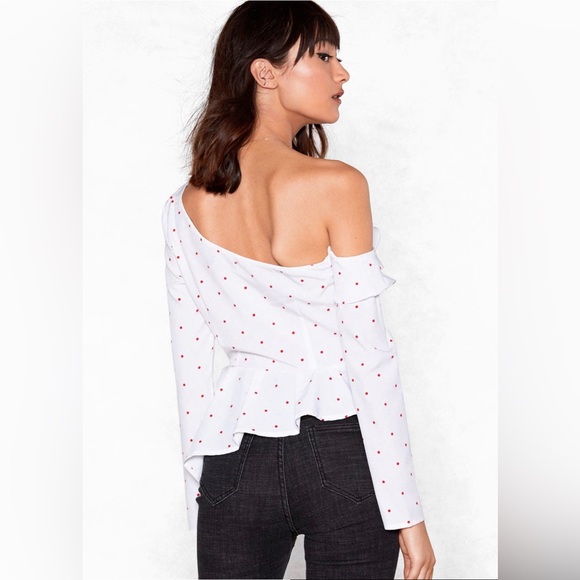 NWT Nasty Gal off the shoulder spotted Ruffle Blouse in size 8 - Picture 3 of 6